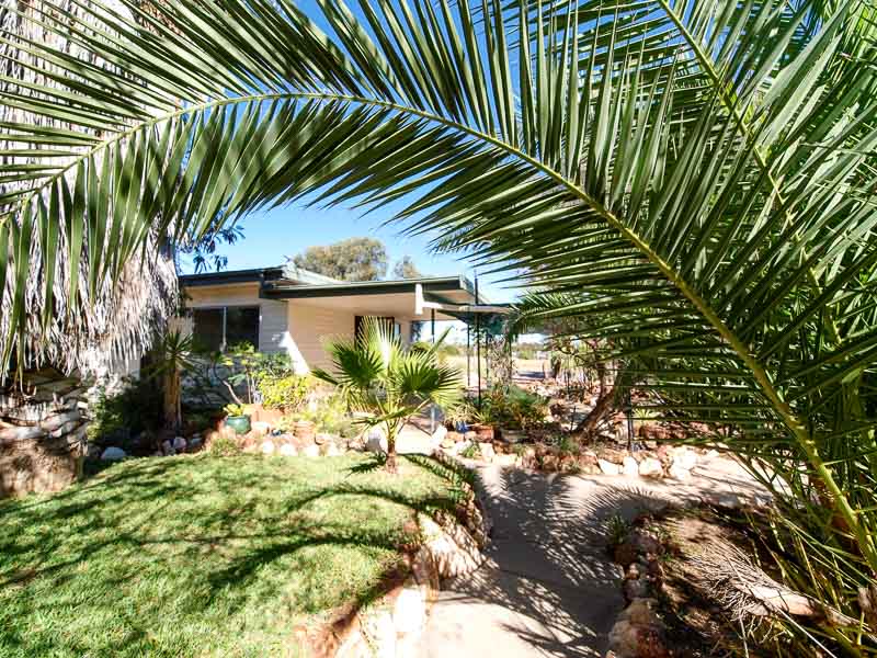 Outback Staycation Opal Cottage - Outback Beds | Farm Stays & Accommodation NSW QLD